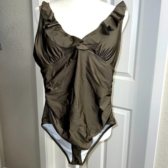 CUPSHE Women's V Neck One Piece Swimsuit Ruffled & Rouched Sz.L - Picture 1 of 11